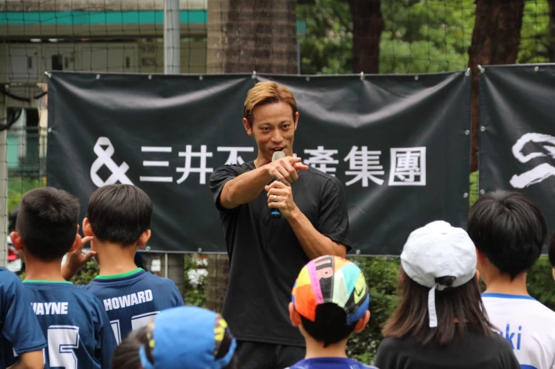 本田圭佑來台宣傳「4v4足球賽」。(4v4足球挑戰賽官方提供)