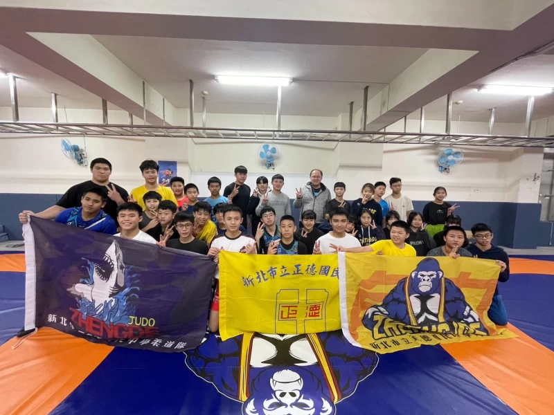 正德國中獲113年度高級中等以下學校體育班績效優良獎。新北市政府體育局提供