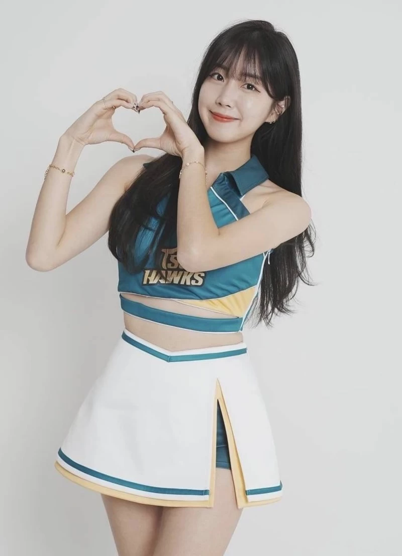 高雄女神安芝儇助陣2024高雄立式划槳邀請賽，6月1日將體驗挑戰立式划槳。安芝儇提供