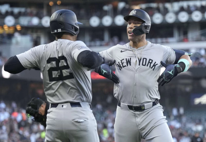 紐約洋基橫掃舊金山巨人,其中賈吉(Aaron Judge,右)就夯了3支全壘打。法新社