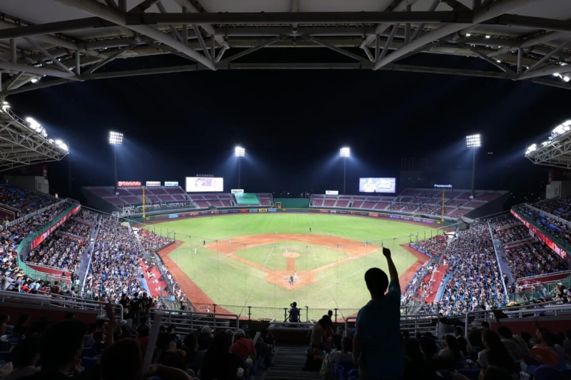 桃園球場6月9日吸引10377人進場。(圖:樂天桃猿提供)