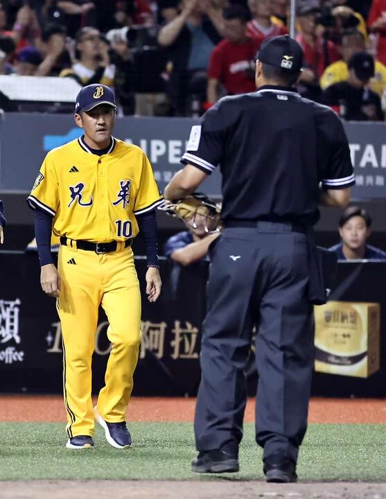 平野惠一支持各隊增洋砲。(圖：夠棒網提供)
