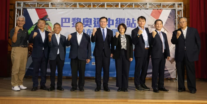 中華隊的中繼站記者會大合照。李天助攝