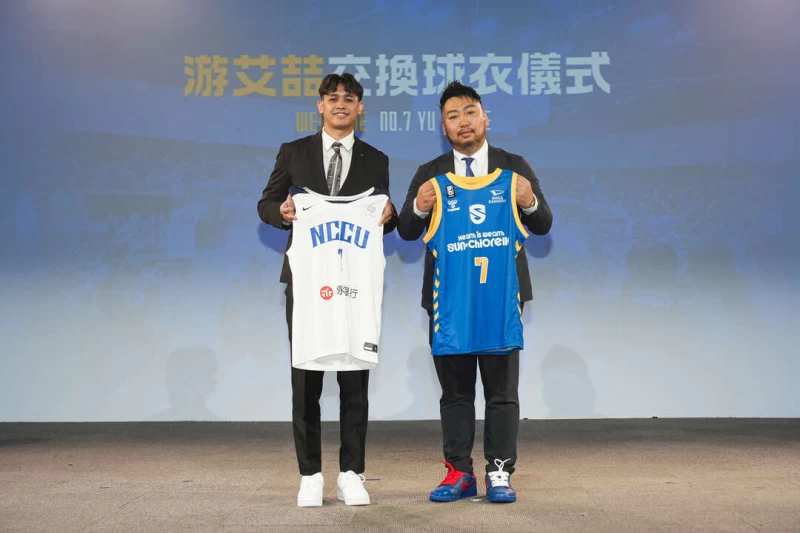 日本B1滋賀LAKES(SHIGA LAKES)隊今(24日)宣布游艾喆加盟,艾喆將續穿代表7位家人的7號球衣。官方提供