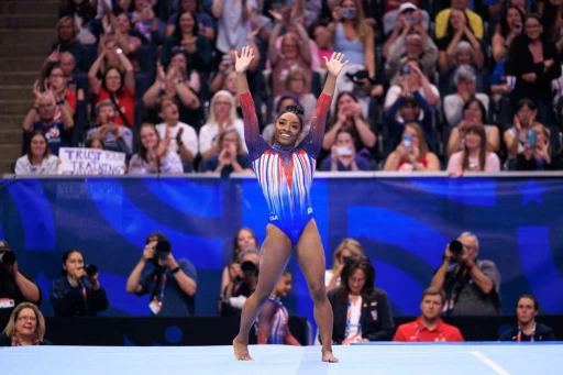 美國27歲體操黑珍珠拜爾絲(Simone Biles)今在獲得巴黎奧運參賽資格。法新社