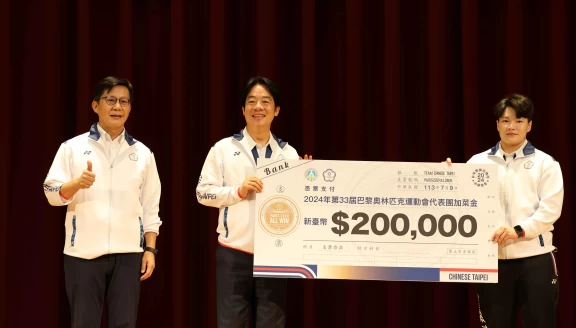 總統頒加菜金。李天助攝