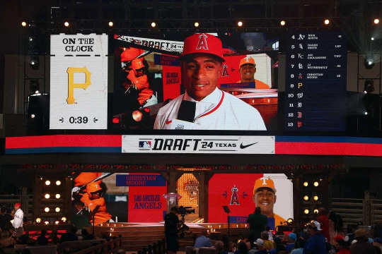 洛杉磯天使昨在選秀會上，用首輪籤選近來自田納西大學的摩爾（Christian Moore）。法新社
