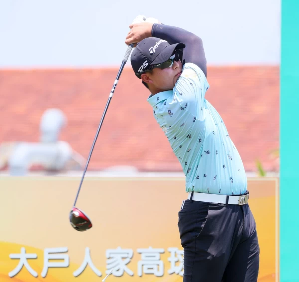 謝旻軒首回合獵下2鷹拿下大戶人家高球戰隊提供老鷹限量獎。Tpga／林聖凱攝影