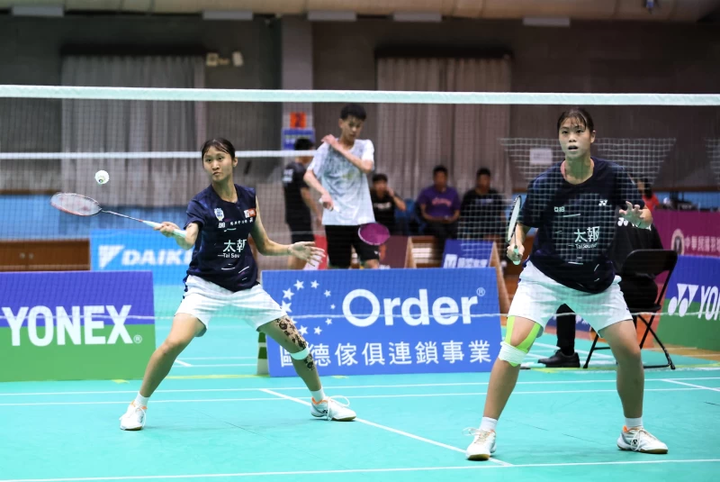 U19女雙冠軍亞柏雄中孫亮晴／陳妍妃。羽協提供
