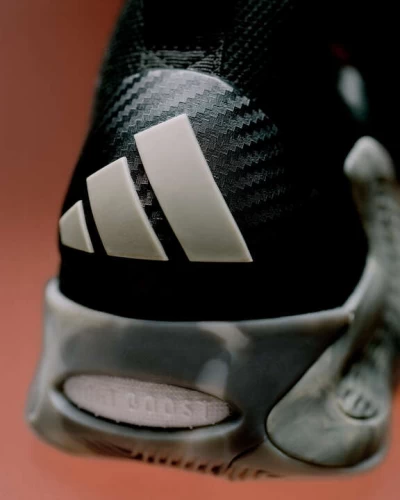 AE 1 Low採用Lightboost科技中底大幅減輕重量為鞋身帶來輕盈感。adidas提供