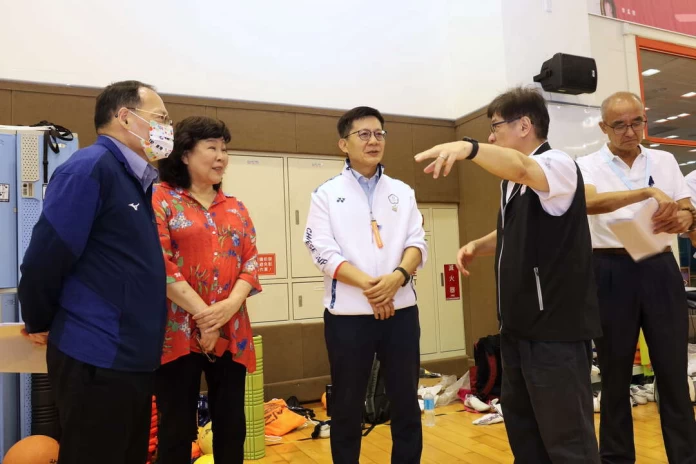 巴黎帕拉林匹克運動會倒數40天教育部張廖萬堅次長(中)前往國家運動訓練中心關心帕運代表團訓練情形。體育署提供