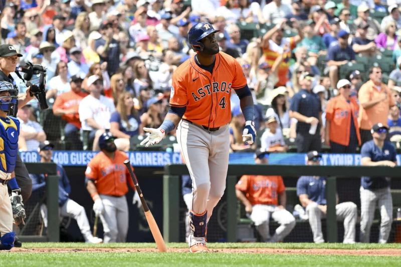 休士頓太空人重砲阿瓦瑞茲(Yordan Alvarez)今天上演完全打擊。法新社