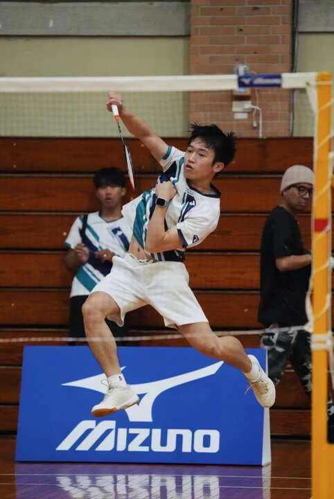 中山大學江崑楷殺球威力十足。大專體總提供