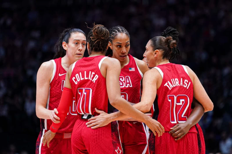 陶樂西(12號)率領美國女籃拚六連霸。(@usabasketball X)