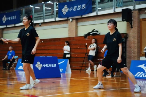 台灣師大簡允允(右)跟張沁妘總是笑臉迎人。大專體總提供