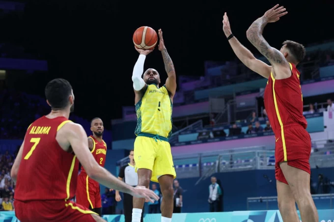澳洲靠著米爾斯(Patty Mills)關鍵三分球奠定勝基。法新社