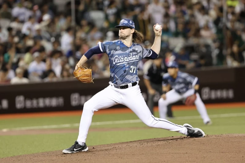 富邦悍將新洋投藍力初登板投出7局2安打無失分的勝投。（圖：富邦悍將提供）