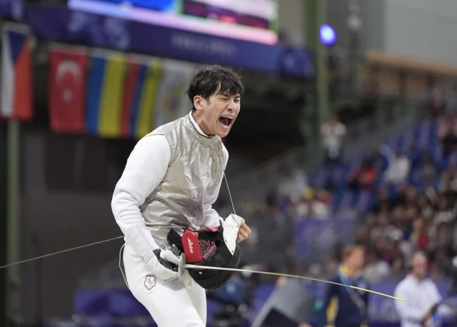 陳弈通拿下中華男子擊劍36年來首勝。中華奧會提供