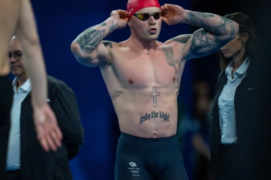 英國蛙王皮蒂 (Adam Peaty)100蛙連霸失利又確診。摘自皮蒂推特