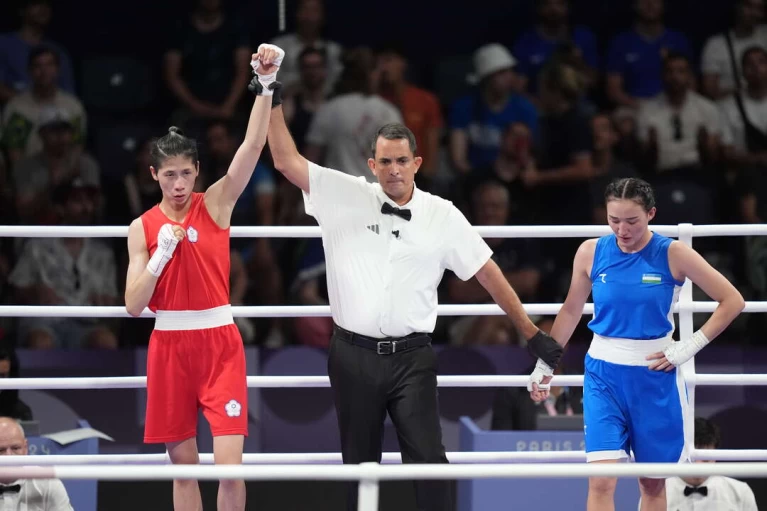 林郁婷(左)拿下奧運首勝。中華奧會提供
