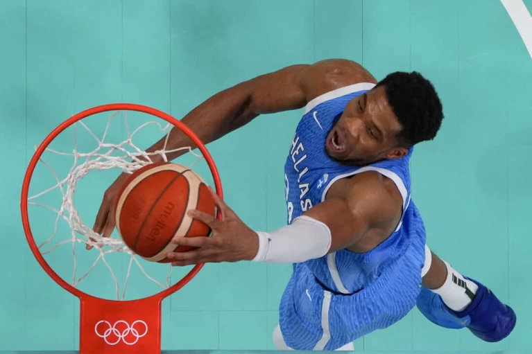 希臘男籃今天靠「字母哥」安特托昆博（Giannis Antetokounmpo）搶下20分7籃板6助攻2抄截開胡。法新社