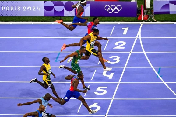 美國選手萊爾斯(Noah Lyles，第六道)以 9秒79摘金。法新社 