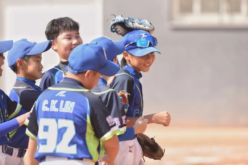 台中健行小牛J搶下四強門票。台灣世界少棒聯盟