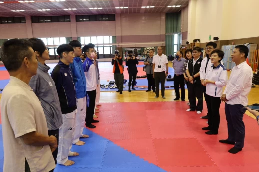 行政院鄭麗文副院長非常關注帕運代表團選手，今12日到國訓中心關心選手訓練情形，覺得非常的感動。體育署提供