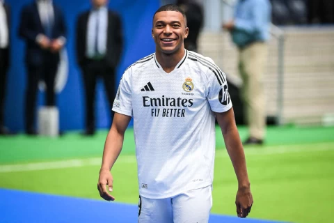這場比賽是法國天才射手姆巴佩(Kylian Mbappé)的首秀,為銀河艦隊注入了新的活力與變數。法新社