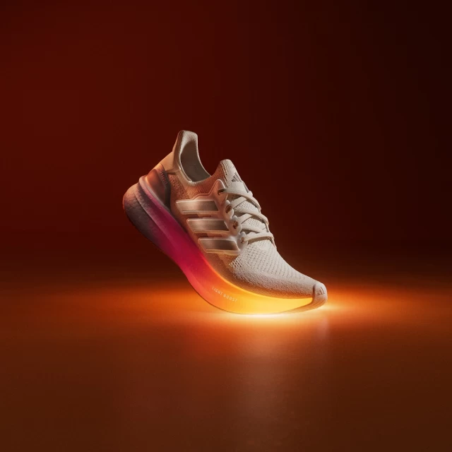 穿上Adidas Ultraboost 5一腳感受Ultra Energy。官方提供
