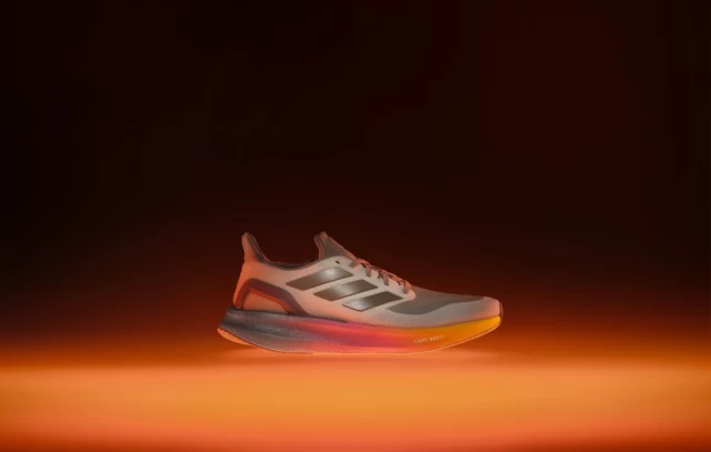 新一代 Adidas Pureboost 5同步上市，為都市跑者打造輕盈舒適完美腳感，每一步都充滿活力。官方提供