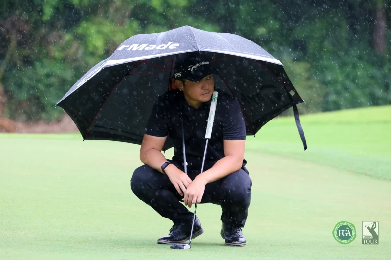 第一回合比賽後半段下起大雨葉昱辰以69桿-3暫居第四。Tpga／林聖凱攝