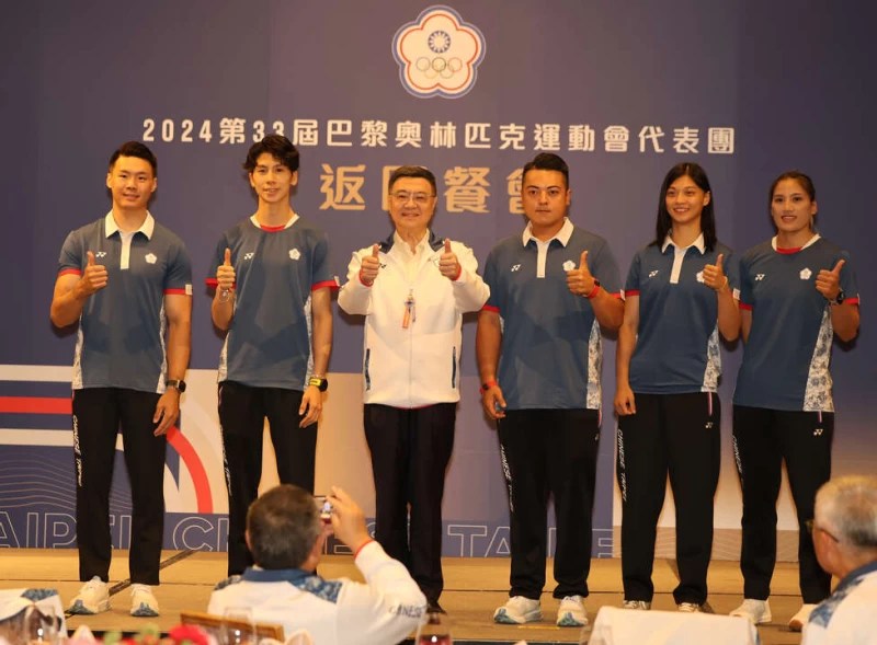 行政院卓榮泰院長(中)邀請國手們返台餐會。李天助攝