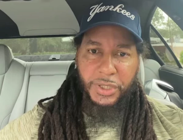 曾效力紅襪的球星曼尼（Manny Ramirez）近日分享一則講述聖經內容的貼文，有人就注意到他頭上戴著一頂洋基隊的帽子。摘自推特