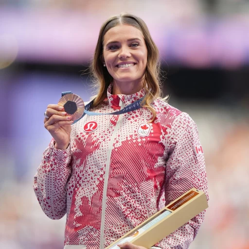 加拿大撐竿跳高選手阿莉莎紐曼(Alysha Newman) 在今年巴黎奧運獲銅牌。摘自紐曼推特
