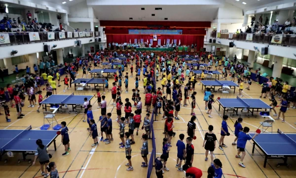 第八屆鉅明盃全國少年桌球獎金賽比賽在林園高中熱絡登場。鉅明文教基金會／提供