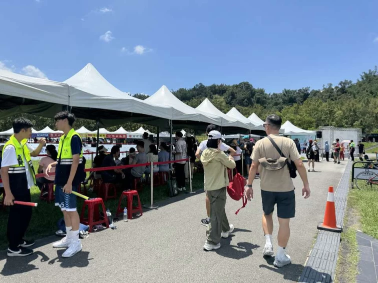 日月潭遊客眾多賽事氣氛非常好。射箭協會提供