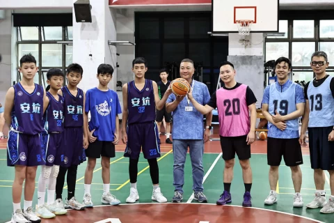 友誼賽前舉行開球儀式。（國小體總提供）