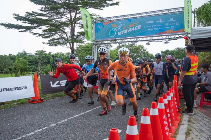 瑟飞斯盃為全台唯一利曼式起跑XC賽，群情激動如脫韁野馬。圓創運動行銷提供