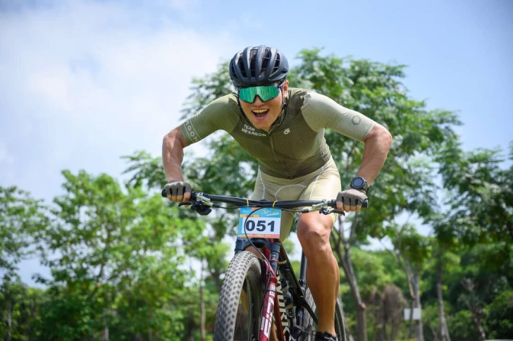 三鐵選手出身的蔡曜宇運用穩定配速戰術在Xc男子組稱王。圓創運動行銷提供