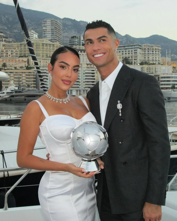 C.羅納度與女友喬姬娜(Georgina Rodriguez)自然也是盛裝出席。摘自喬姬娜IG