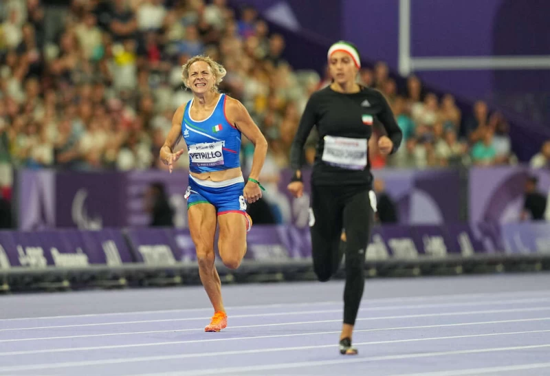 帕運史上的首位跨性別運動員佩特里洛(Valentina Petrillo,左)無緣晉決賽。法新社