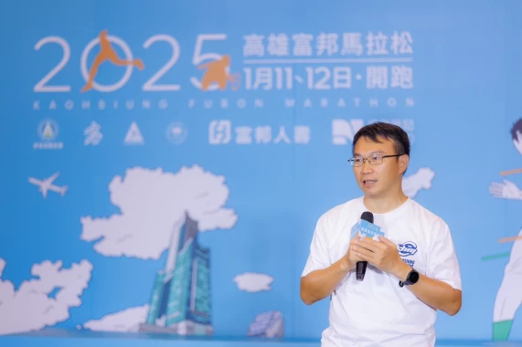 高市運發局侯局長，邀請大家一起來蚵仔寮跑馬呷通海(台語：吃到飽)。高雄運發局提供
