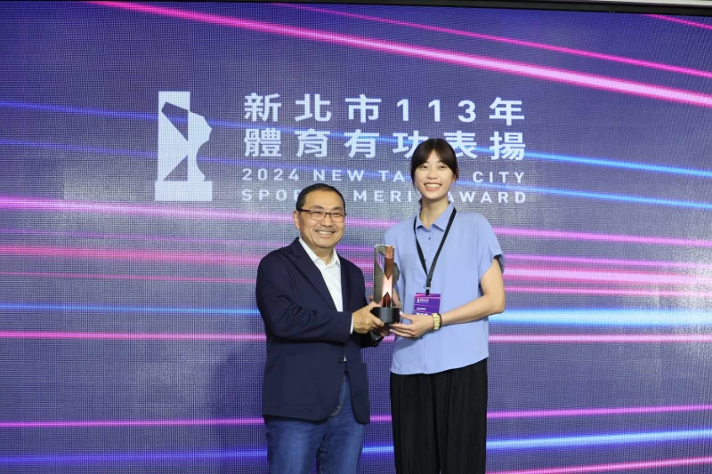 跆拳好手羅嘉翎獲頒新北市113年體育有功表揚傑出運動員。新北市體育局提供
