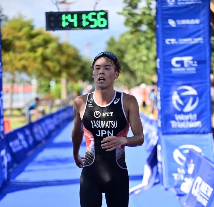 日本選手安松青葉隨後在路跑項目拉大差距，最終以 1 小時 41 分 53 秒奪 冠。大會提供