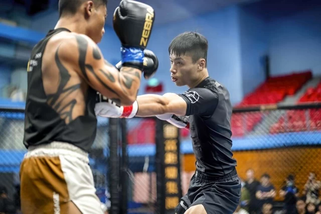 劉志偉(右)只花1回合就拿下勝利。Wotd提供