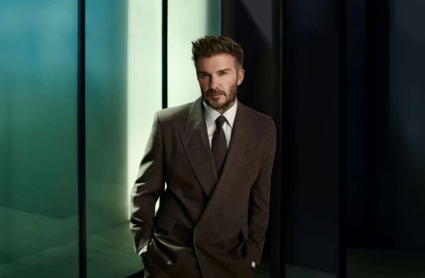 貝克漢（David Beckham），在宣佈與品牌建立戰略合作夥伴關係並進行設計合作後，首次亮相於BOSS最新2024秋冬廣告企劃。官方提供