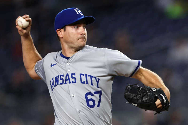 堪薩斯皇家盧戈(Seth Lugo)主投7局飆出10次三振。法新社
