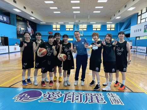 愛爾麗集團常董與台灣女子媒體隊合照。愛爾麗提供