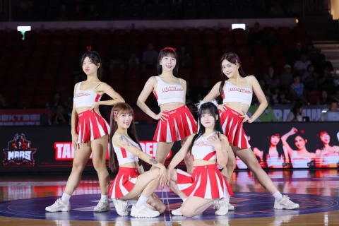 台新Wonders啦啦隊(左起)橘兒、甜心、Mika、俐蓁、蔓妮。首湛創意提供